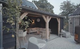 Monumentale stolpboerderij voorzien van alle gemakken van nu!